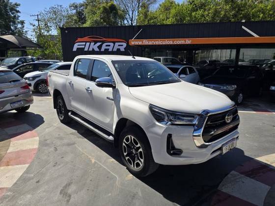 TOYOTA HILUX 2.8 D-4D TURBO DIESEL CD SRX 4X4 AUTOMÁTICO TOYOTA HILUX 2.8 D-4D TURBO DIESEL CD SRX 4X4 AUTOMÁTICO